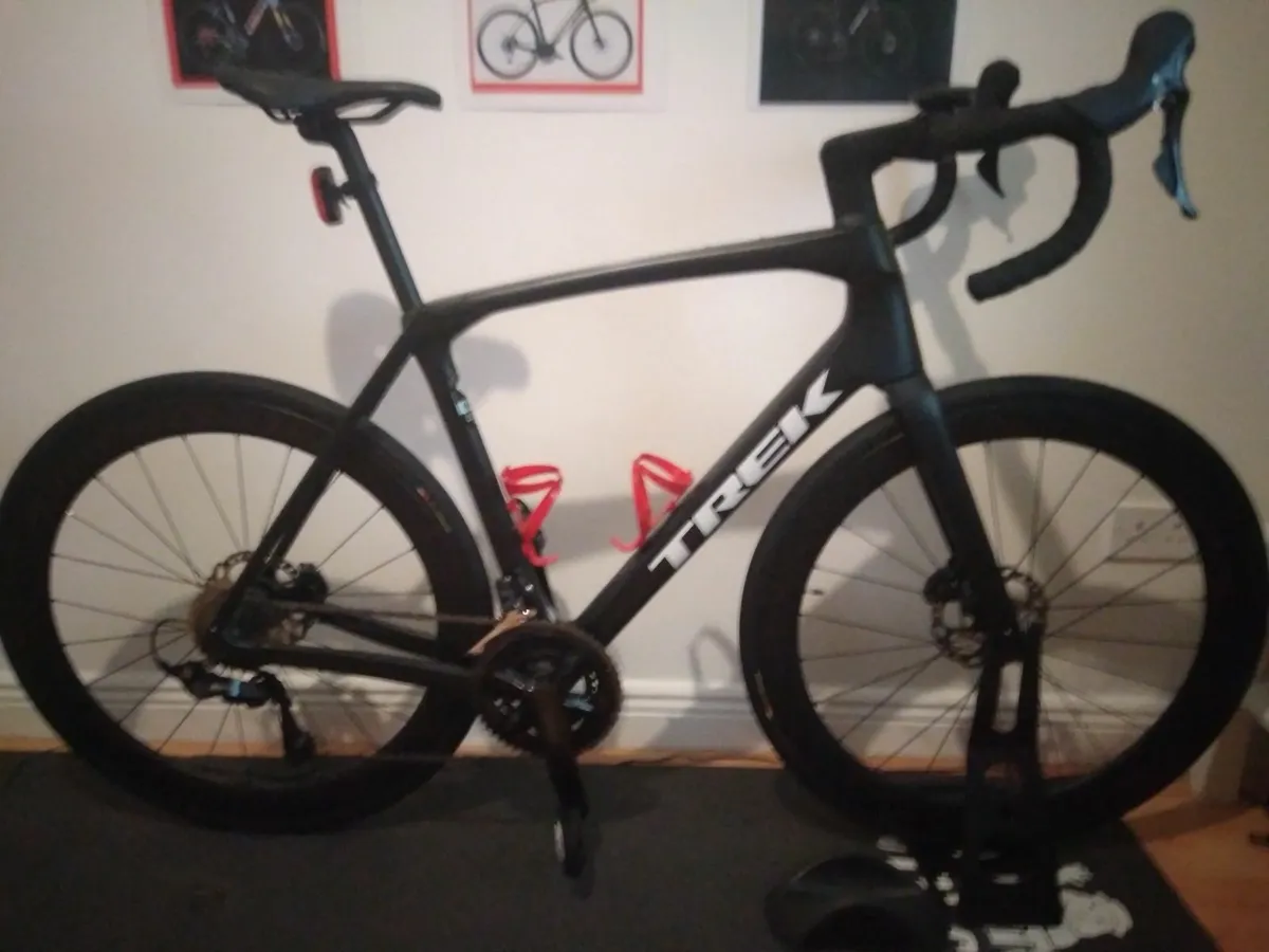 Trek Domane SL5 Gen4 and Zumo turbo trainer - Image 4