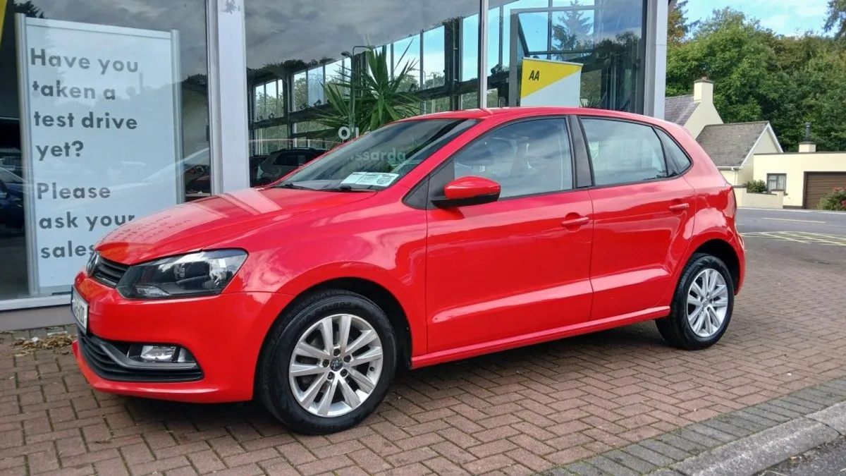 Volkswagen Polo 1.0 5DR Trendline  Flash Red  Ver - Image 2