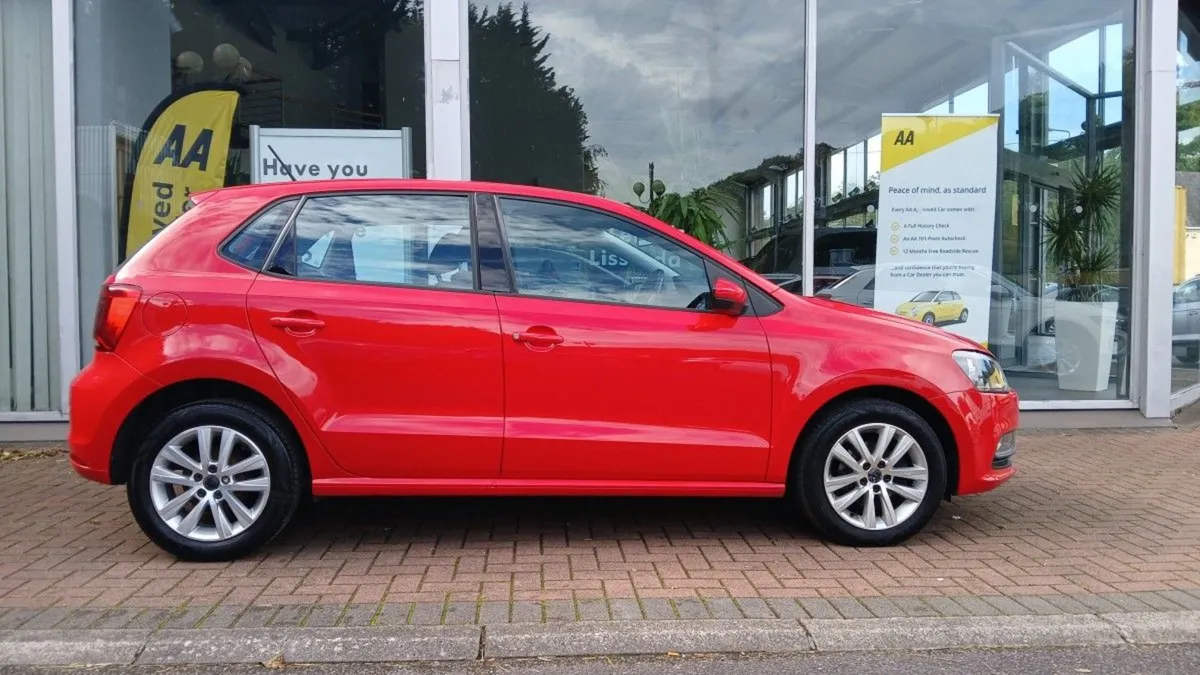 Volkswagen Polo 1.0 5DR Trendline  Flash Red  Ver - Image 3