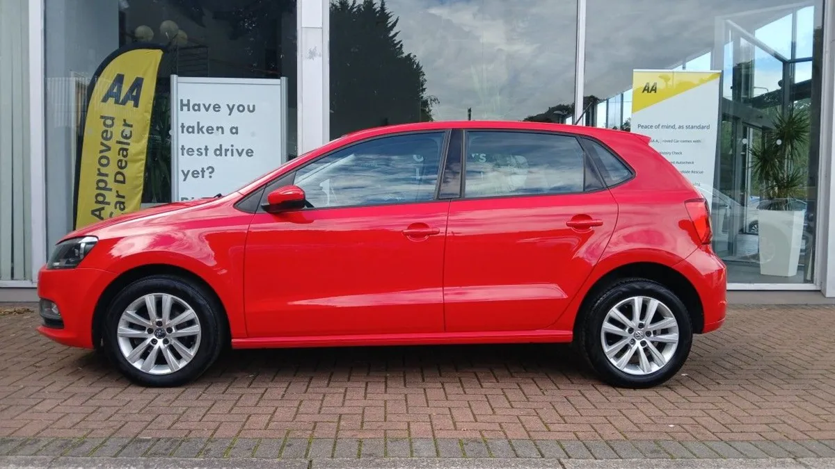 Volkswagen Polo 1.0 5DR Trendline  Flash Red  Ver - Image 4