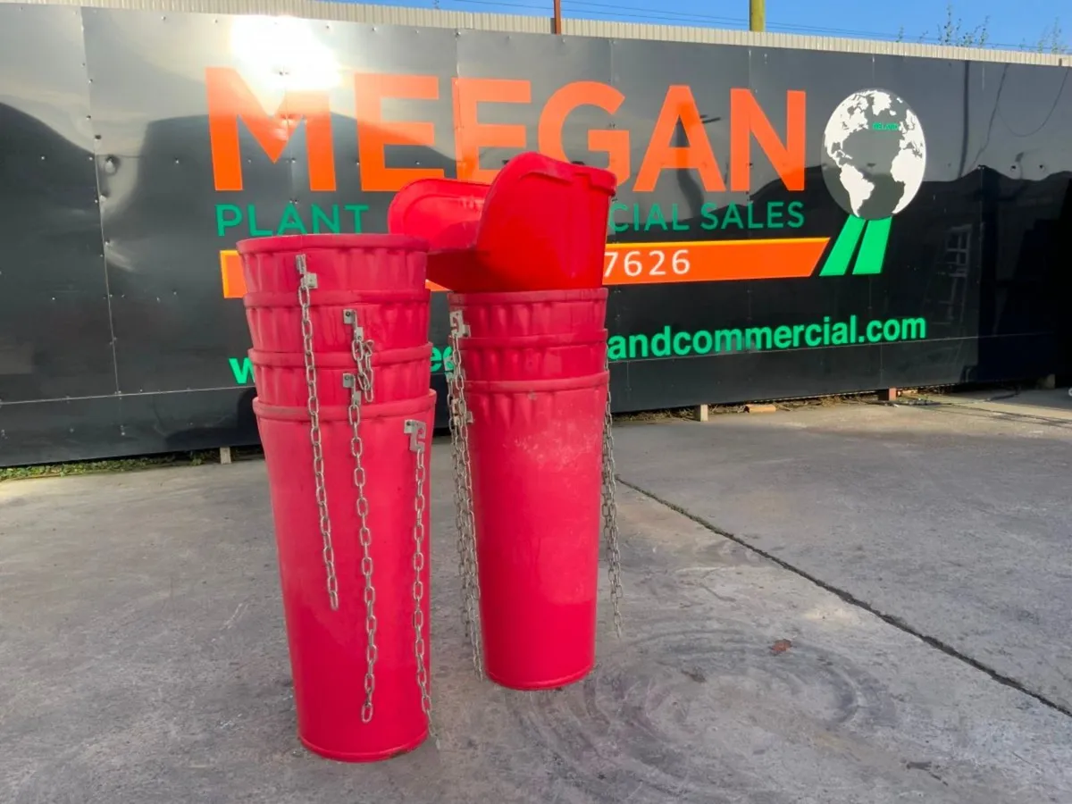 BUILDERS RUBBLE / DEMOLITION CHUTES.......4023.. - Image 2