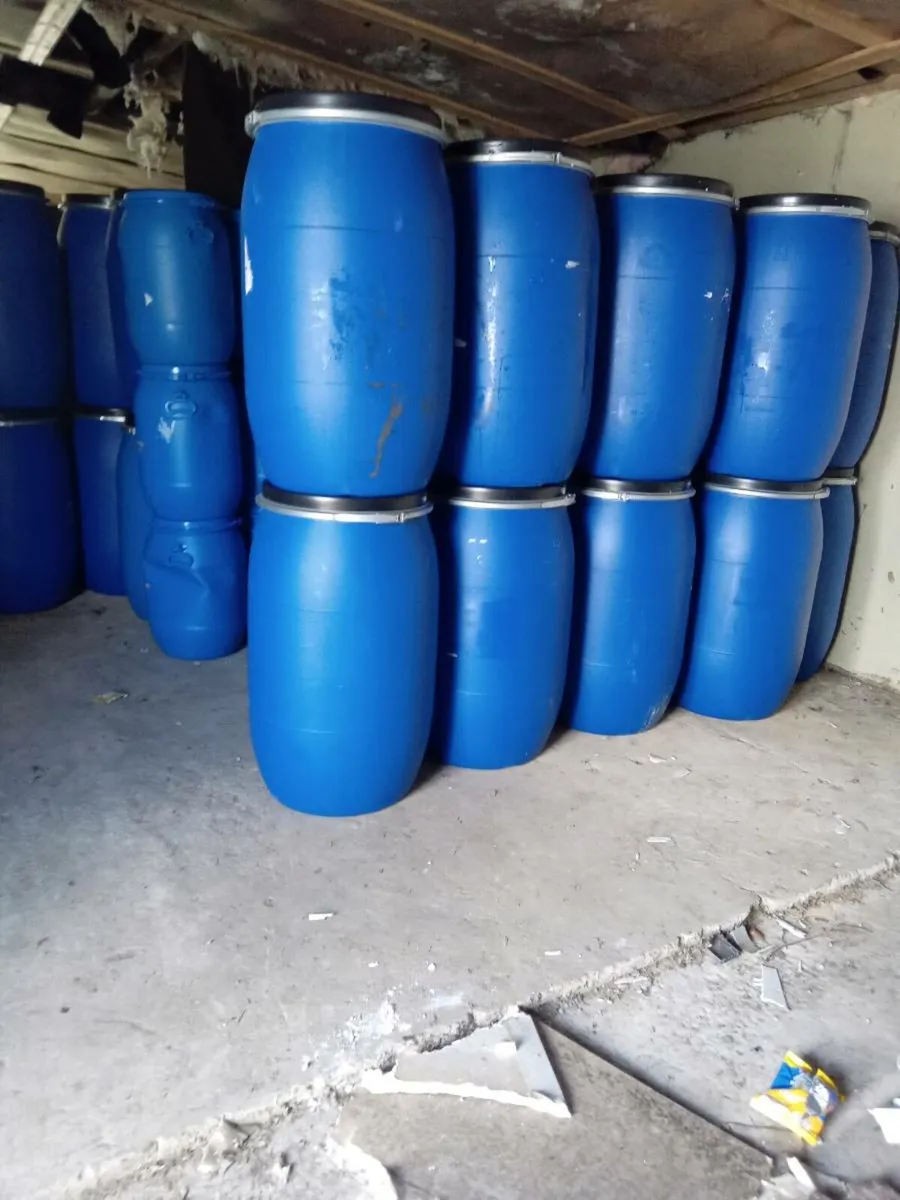 220 litre plastic barrells - Image 4
