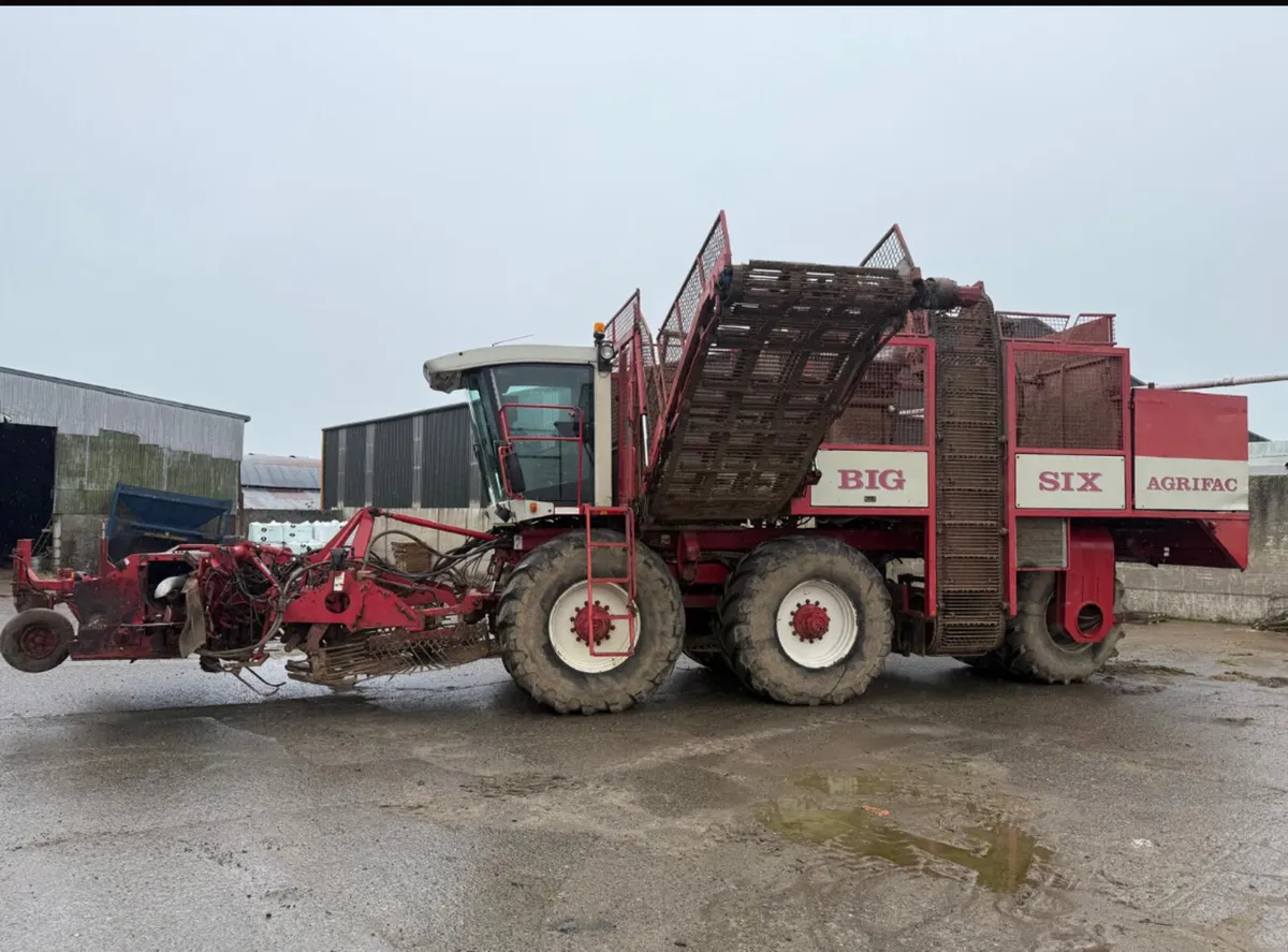 Self propelled Beetharvester - Image 1