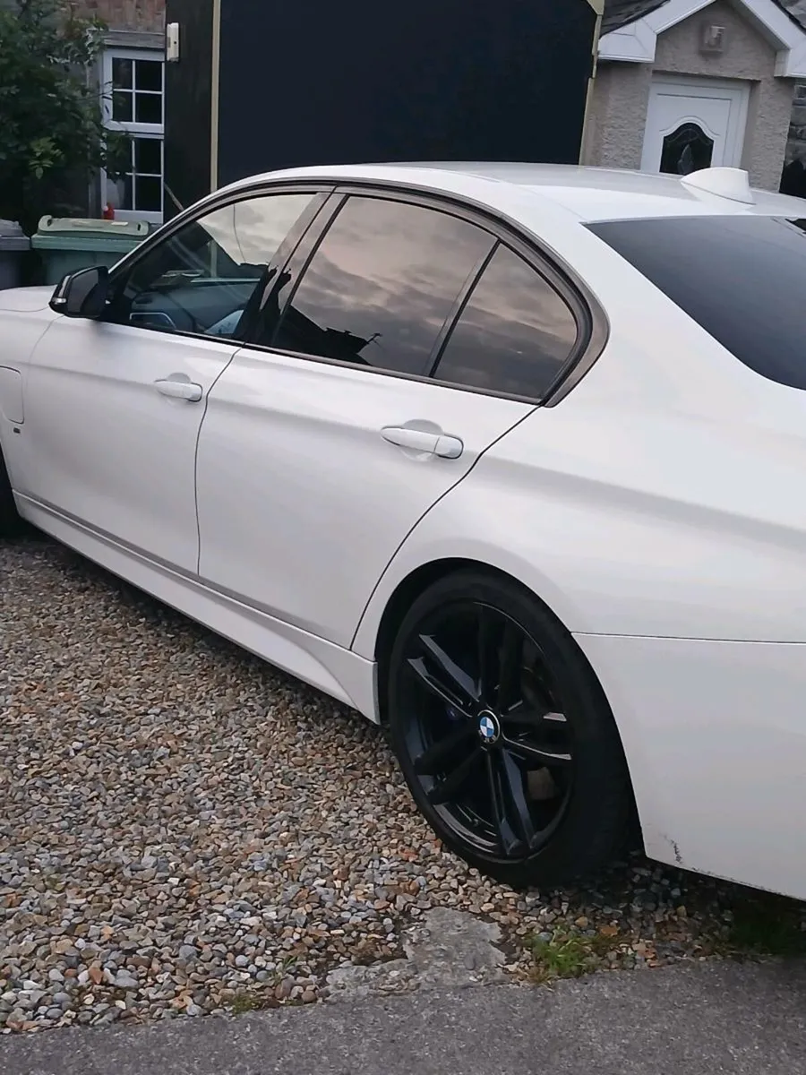 Bmw 330e m sport - Image 1