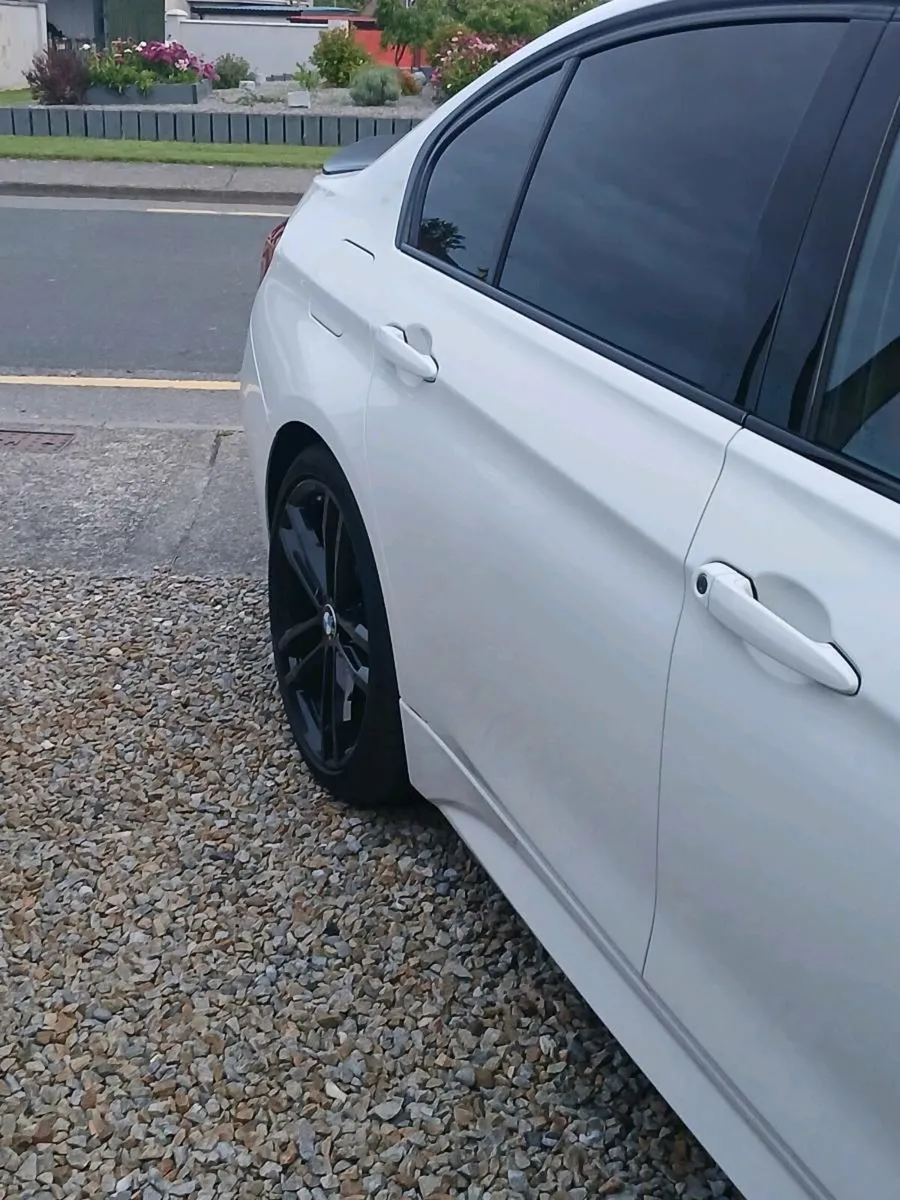 Bmw 330e m sport - Image 2