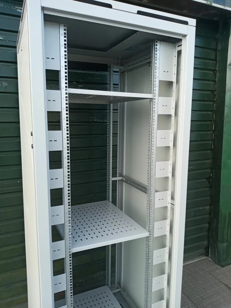Delivery - Server Cabinet Comms Cabinet - Image 4