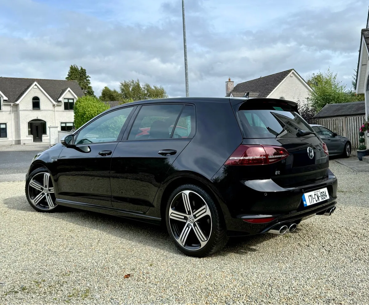 2017 Volkswagen Golf R 4Motion - Image 3