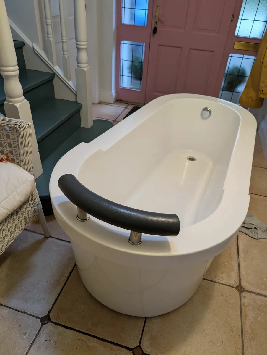 Free Standing Bath - Image 1