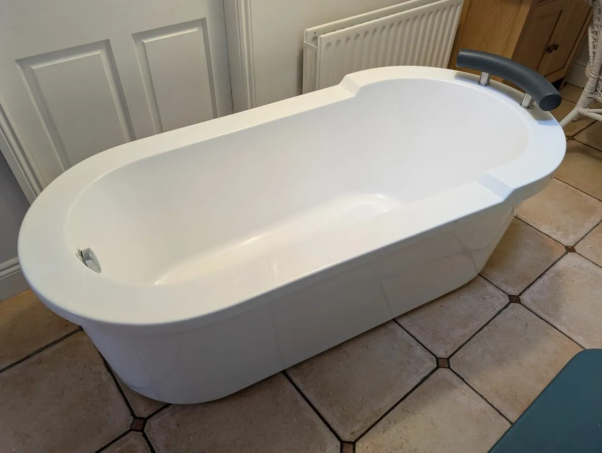 Free Standing Bath - Image 2
