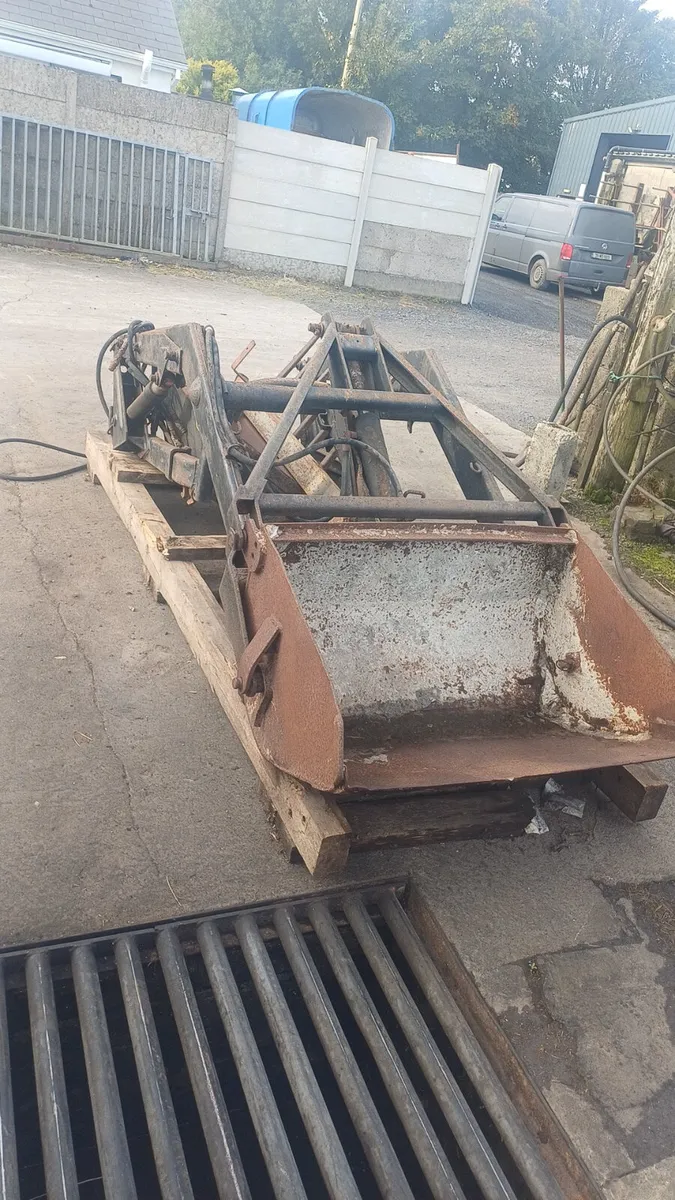 Quicke 2300 Frontloader - Image 3