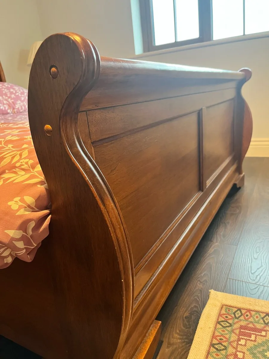 Double bed with matching lockers and mattress incl - Image 2
