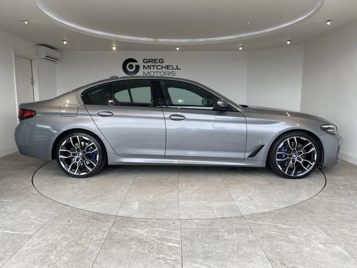 BMW 5 Series 530d Xdrive MHT M Sport 4dr Auto - Image 4