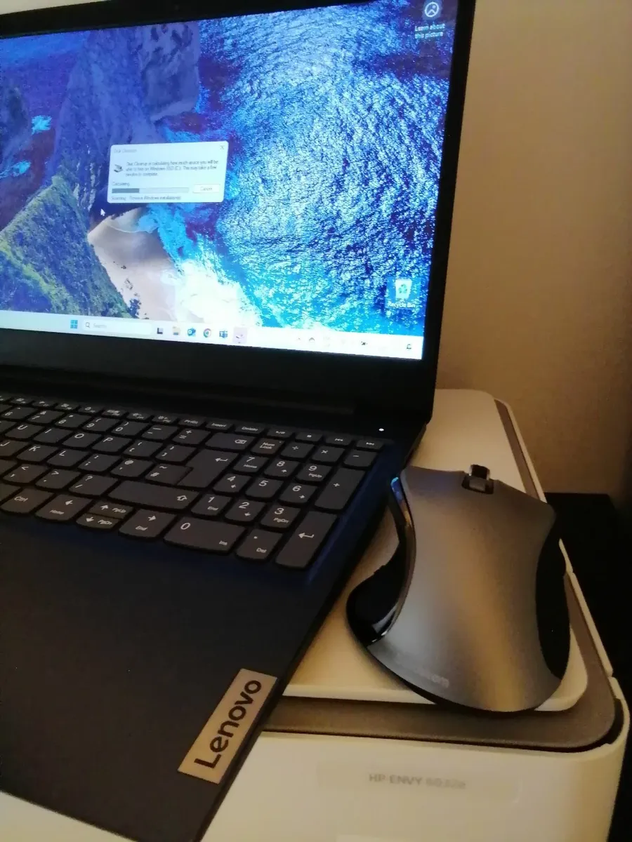 Laptop - Image 4