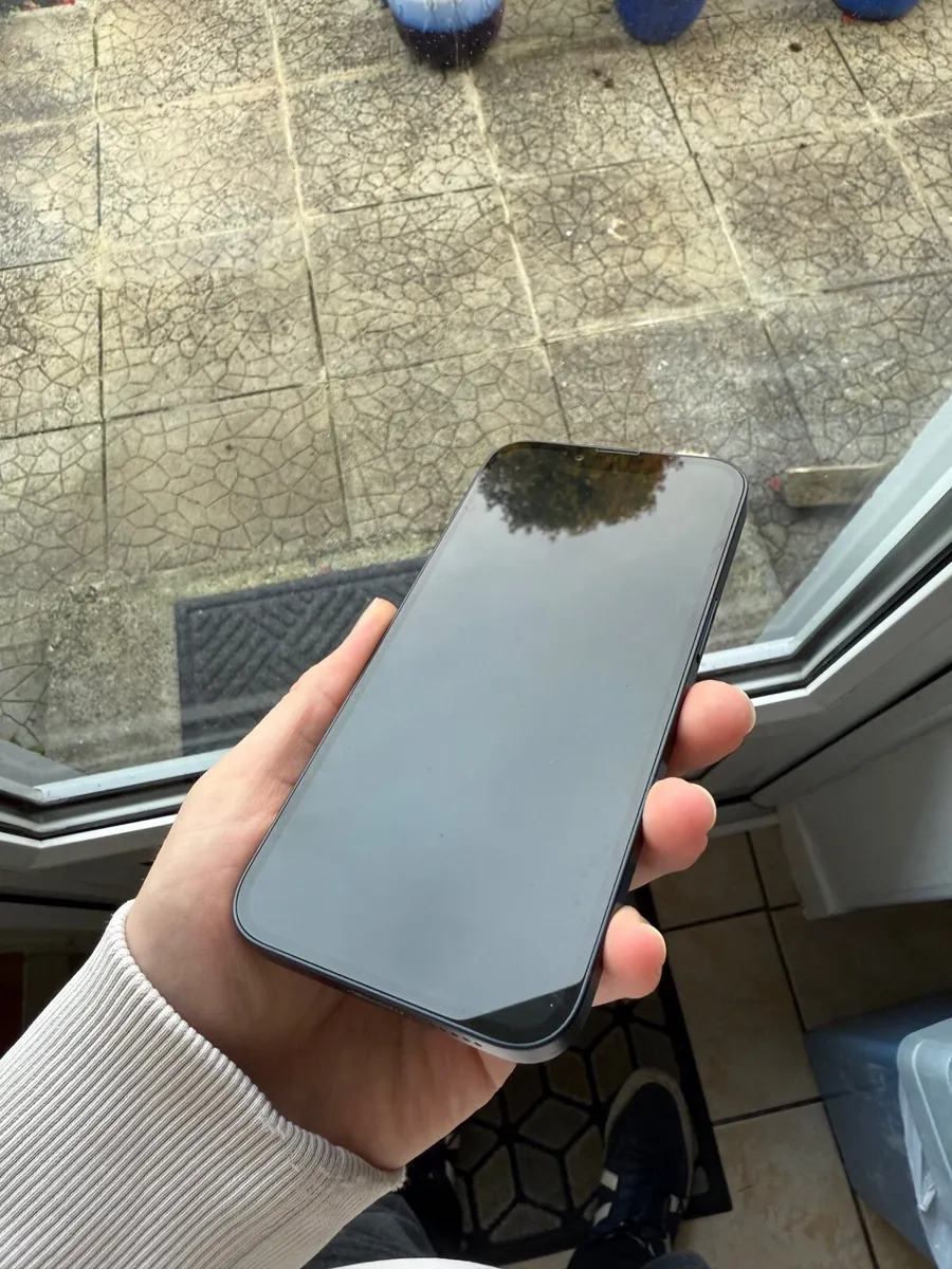 iPhone 13 - Image 3