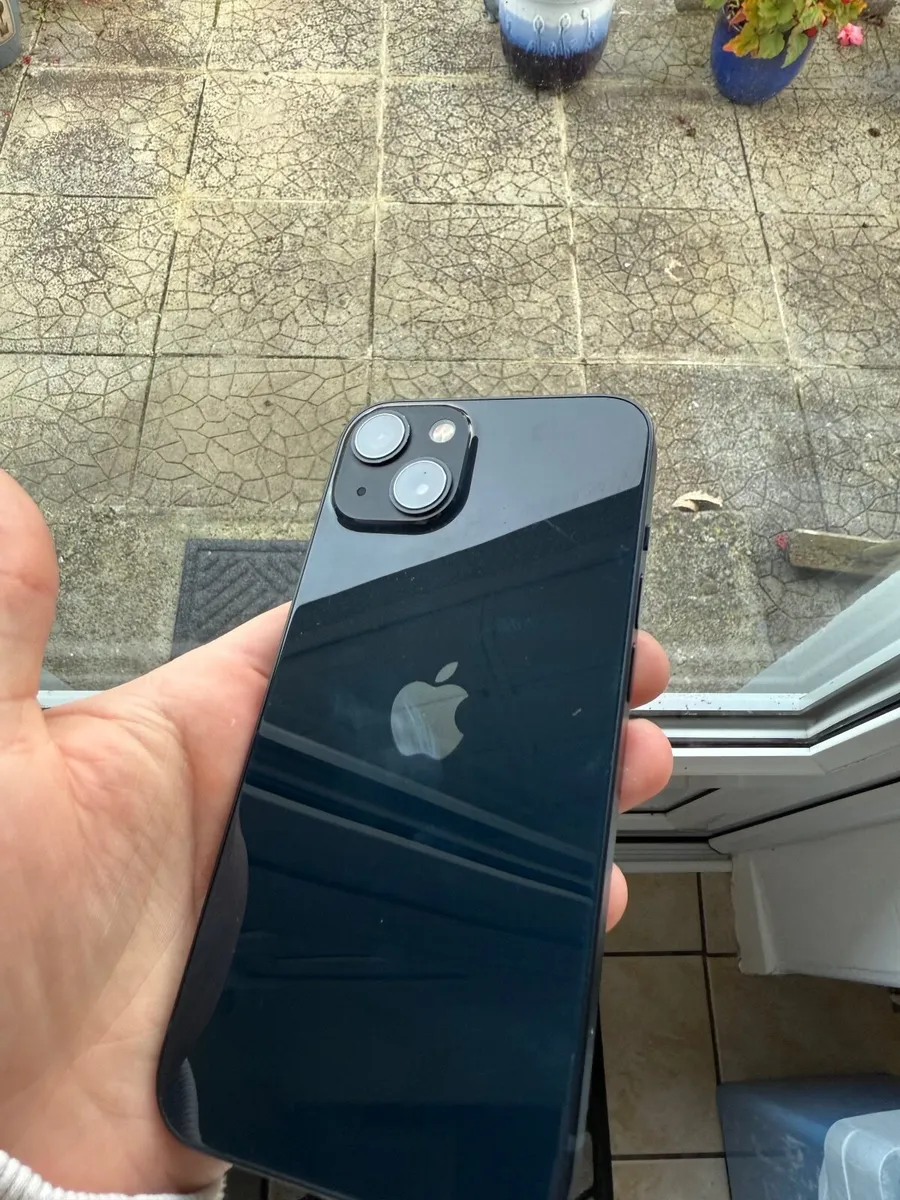 iPhone 13 - Image 4
