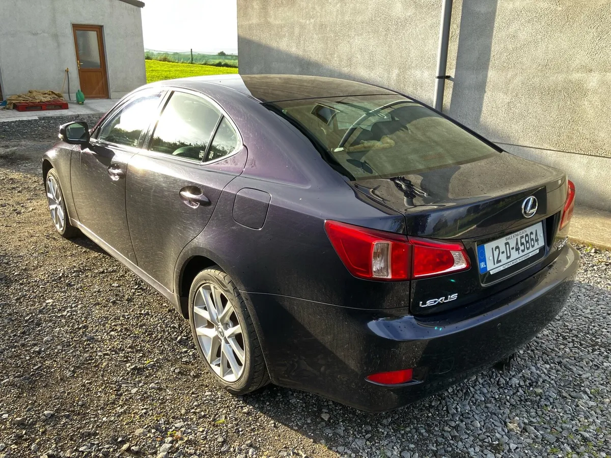 Lexus IS200D - Image 4