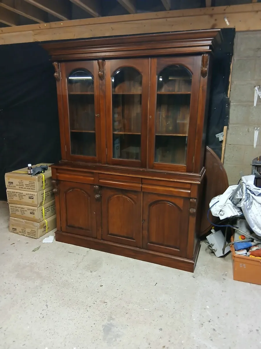 Dresser - Image 1