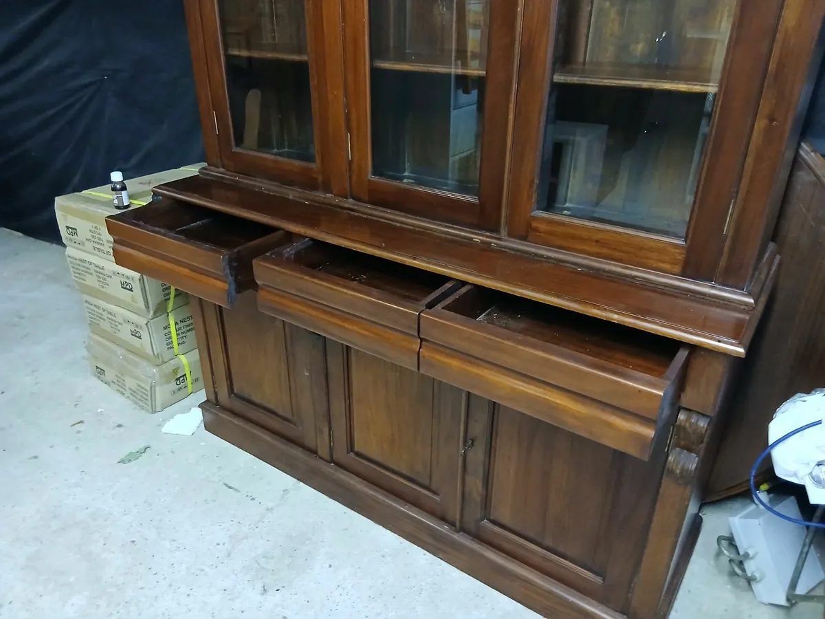 Dresser - Image 3