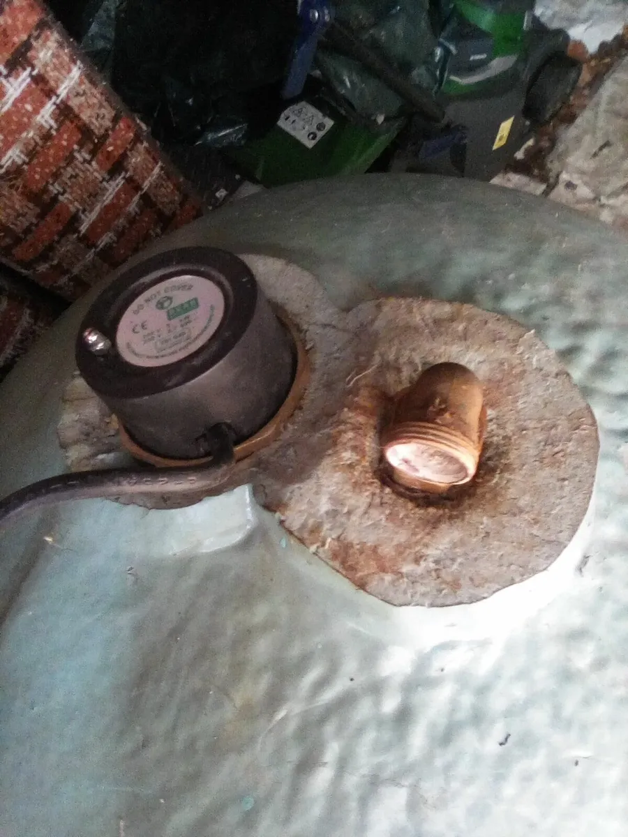 Hot water cylinder - Image 2