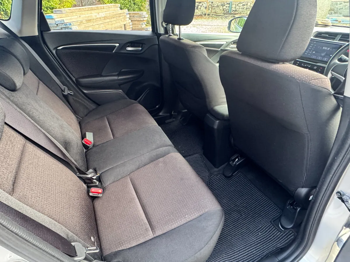 2016 Honda Fit 1.5 Hybrid - Image 4
