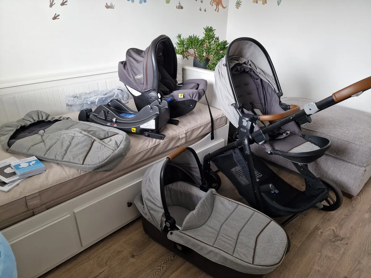 Graco Near2Me Travel System - Image 1