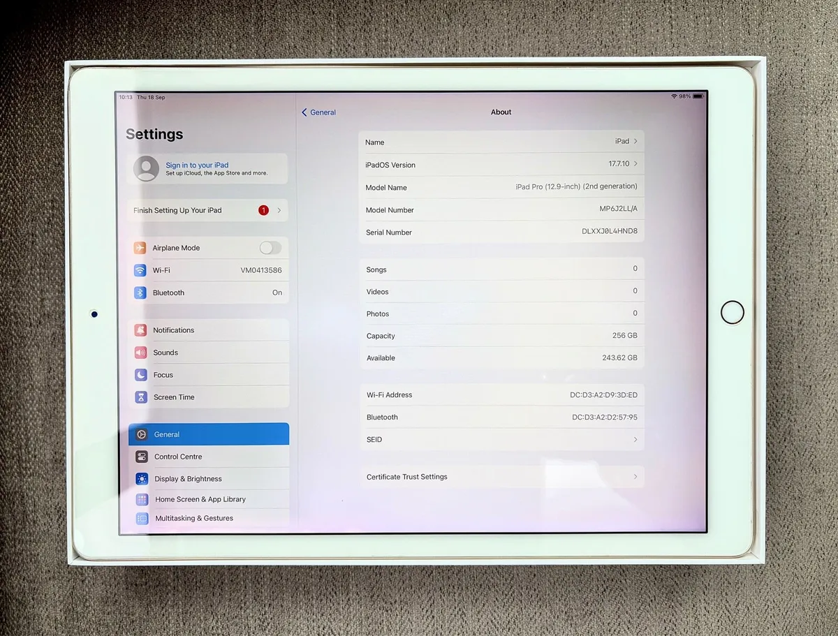 iPad Pro 12.9" 2nd Gen– Excellent Condition - Image 3