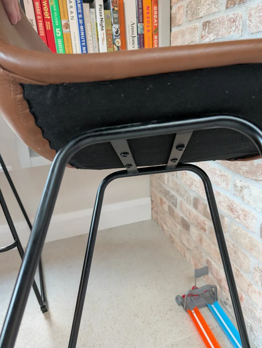 2x Kitchen stools / tall high chairs - Image 1