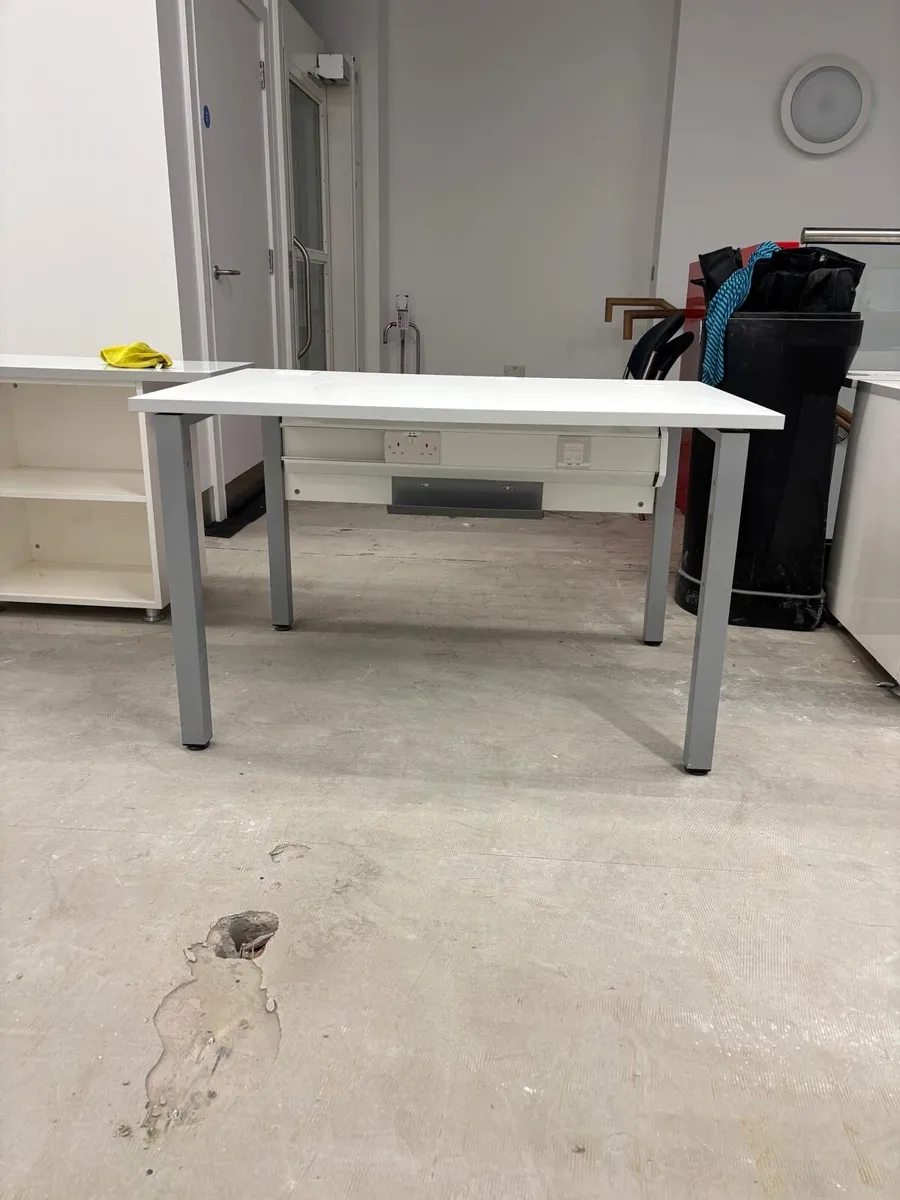 White office table - Image 1