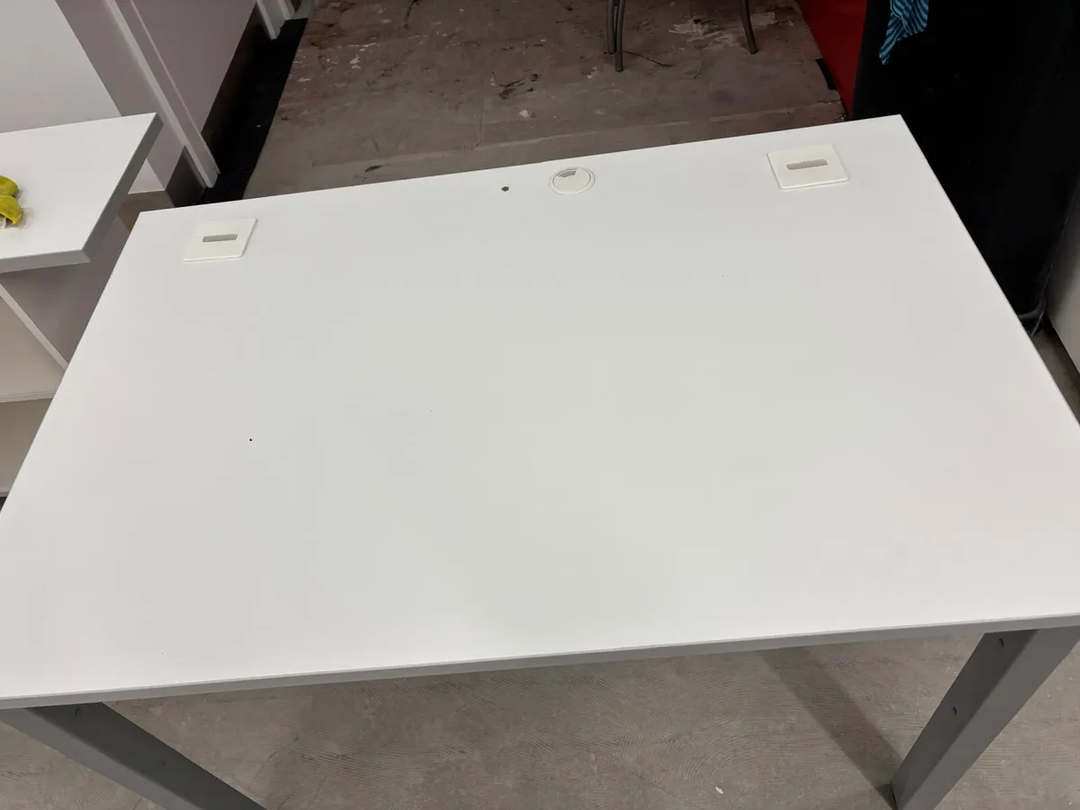 White office table - Image 2