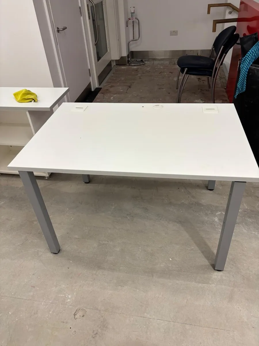 White office table - Image 3