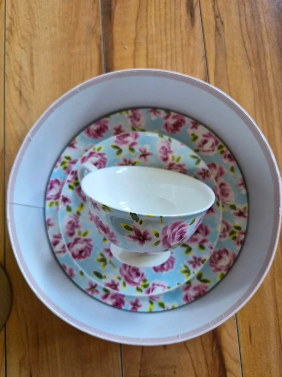 Fine Bone China Set - Image 3