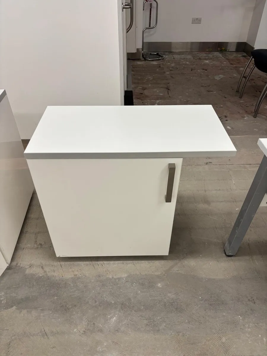 White half cabinet - Image 1