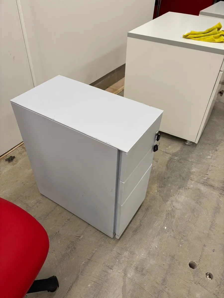 Desk side drawer with key - Image 3