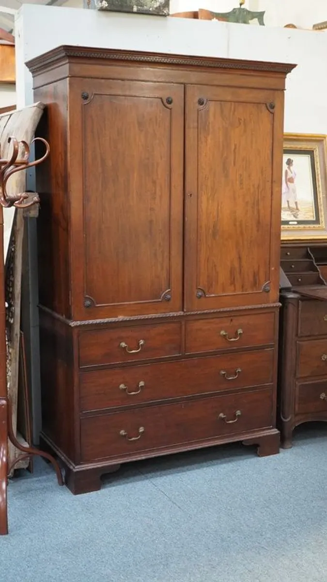 Early Victorian Linen Press by Maple & Co. - Late Regency Influence - Image 1