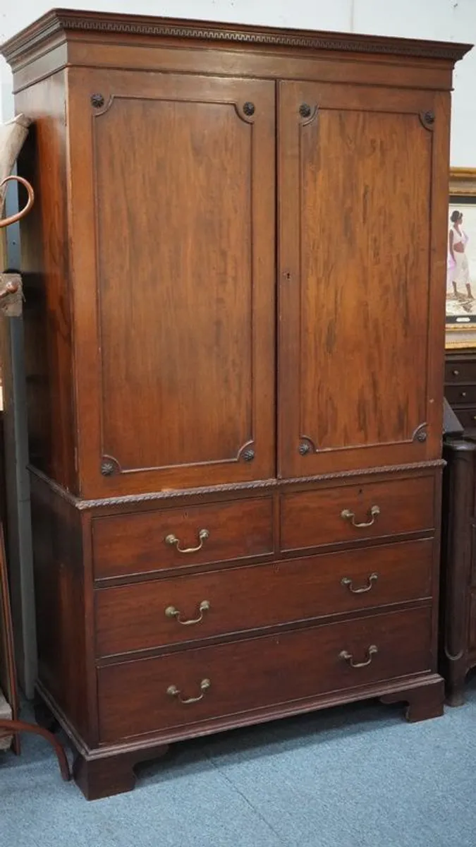 Early Victorian Linen Press by Maple & Co. - Late Regency Influence - Image 2