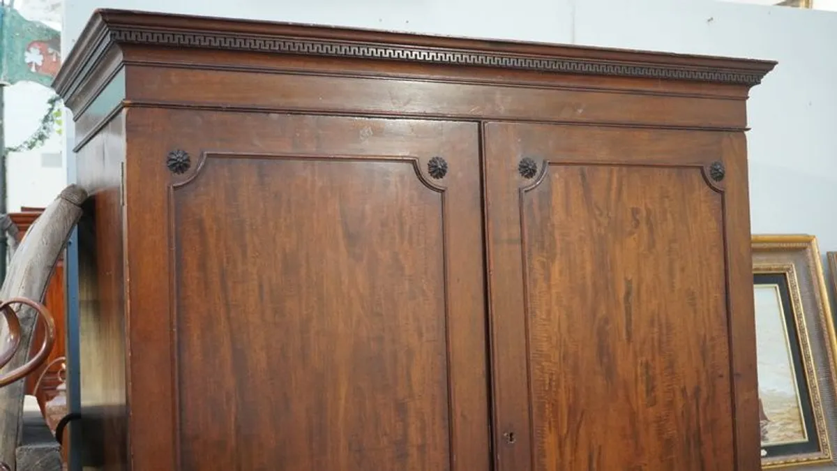 Early Victorian Linen Press by Maple & Co. - Late Regency Influence - Image 3