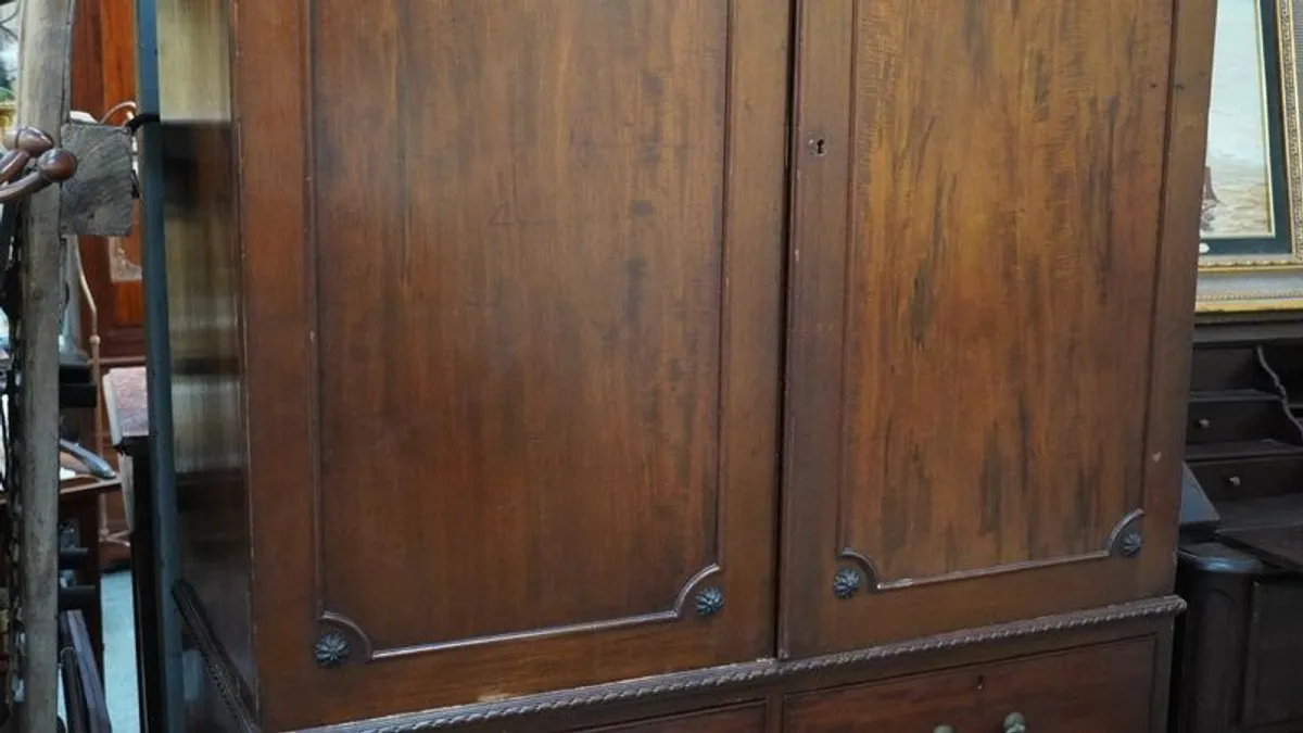 Early Victorian Linen Press by Maple & Co. - Late Regency Influence - Image 4