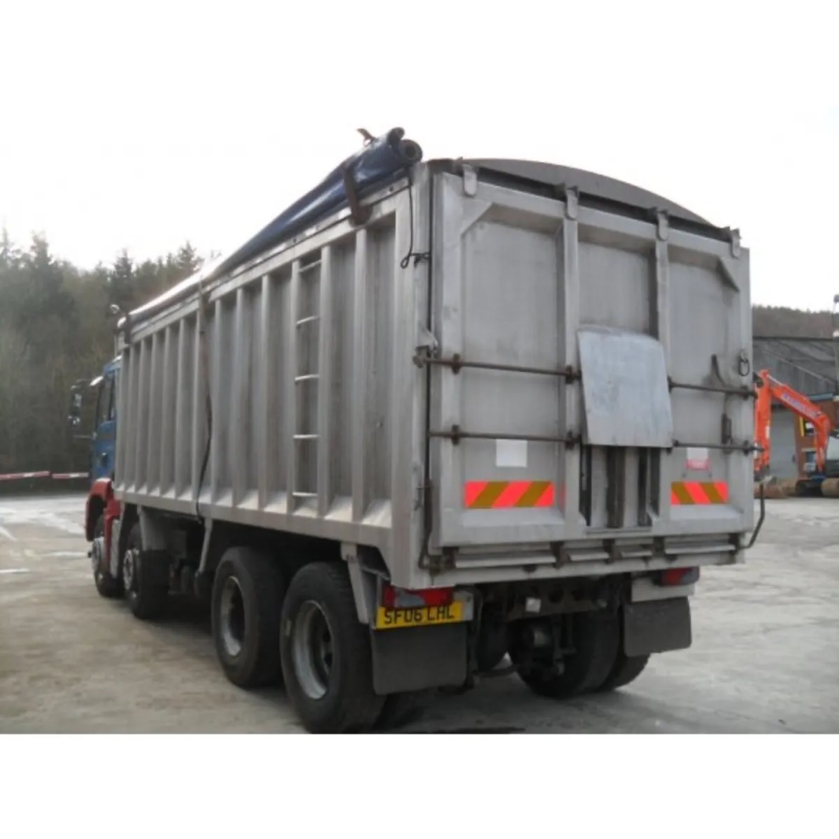 8x4 Tipper with high sides wanted for moss - Image 4