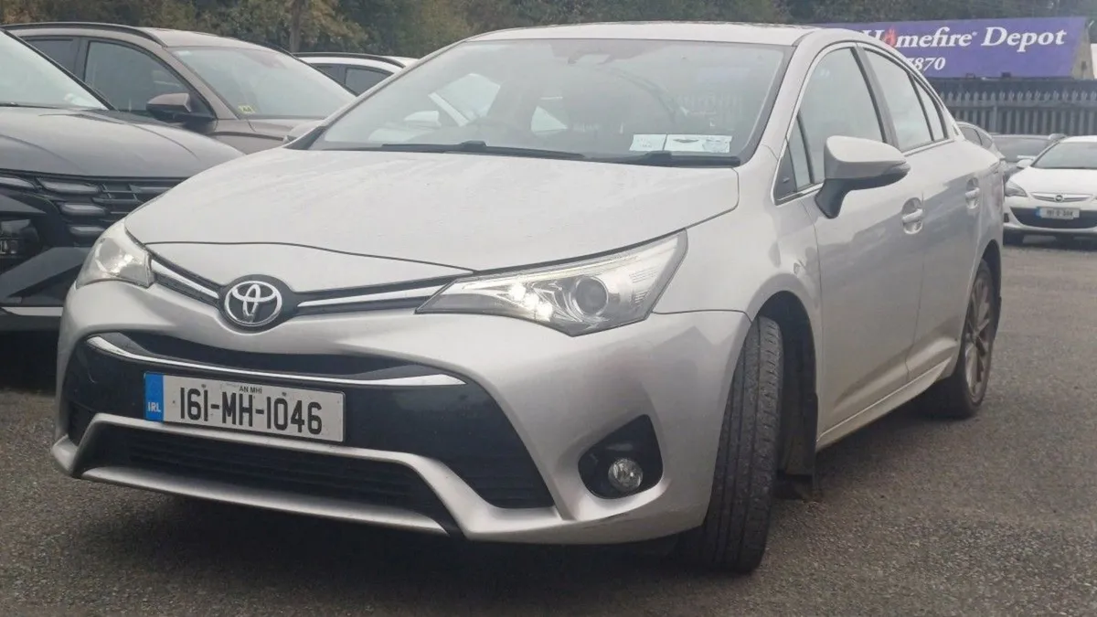 Toyota Avensis 1.6 D-4d Luna Navi Saloon - Image 3