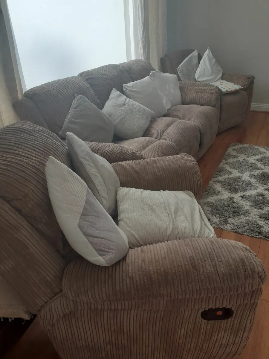 *Free* Furniture Suite - Available Now! - Image 4