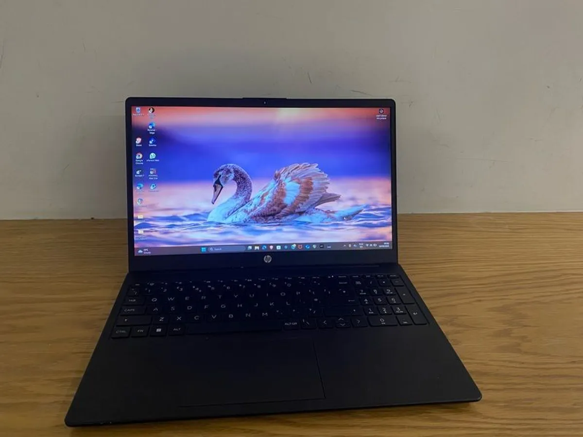 HP Windows 11 Ryzen 5 - Image 1