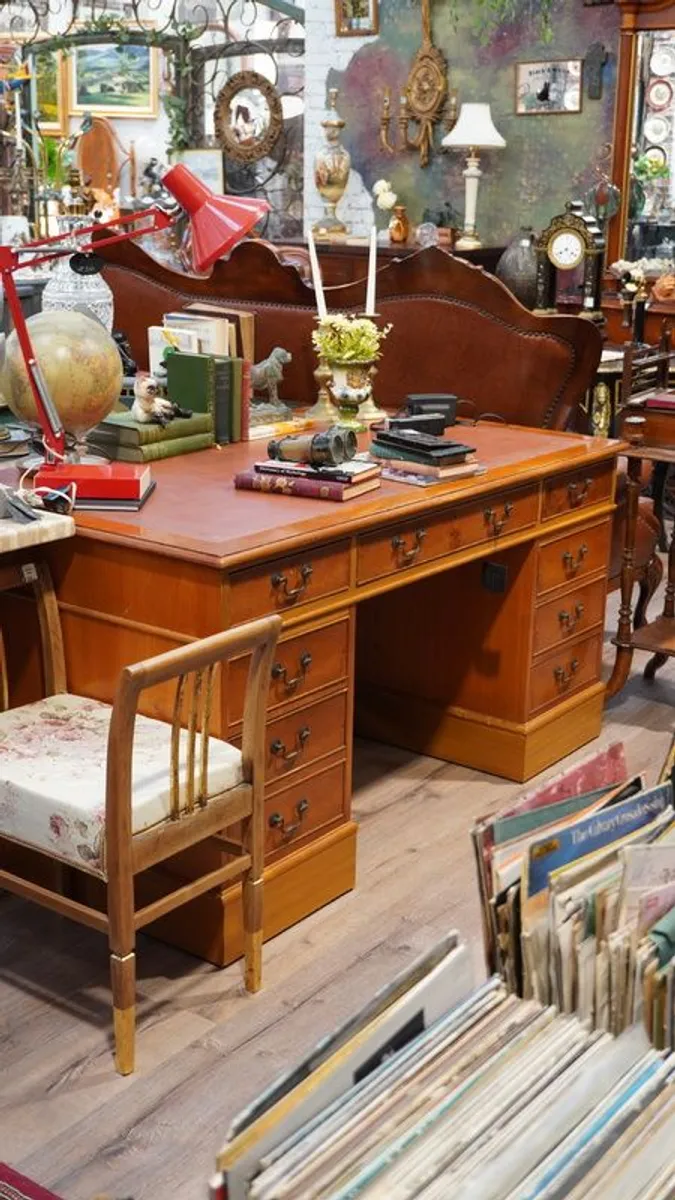 Vintage Bankers Pedestal Desk - Image 1