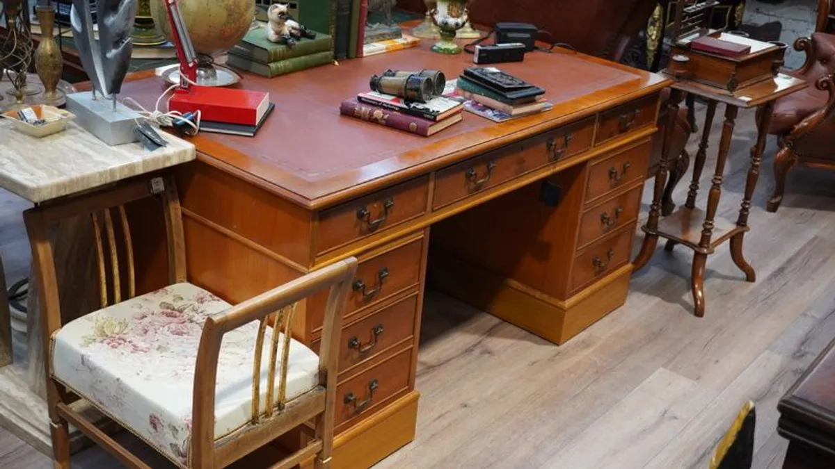Vintage Bankers Pedestal Desk - Image 3