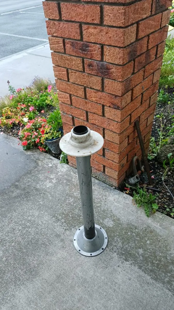Camper table leg