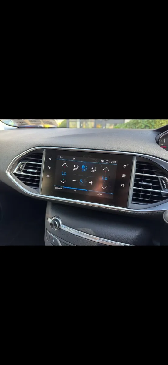 Peugeot 308 2019 Estate - Image 4