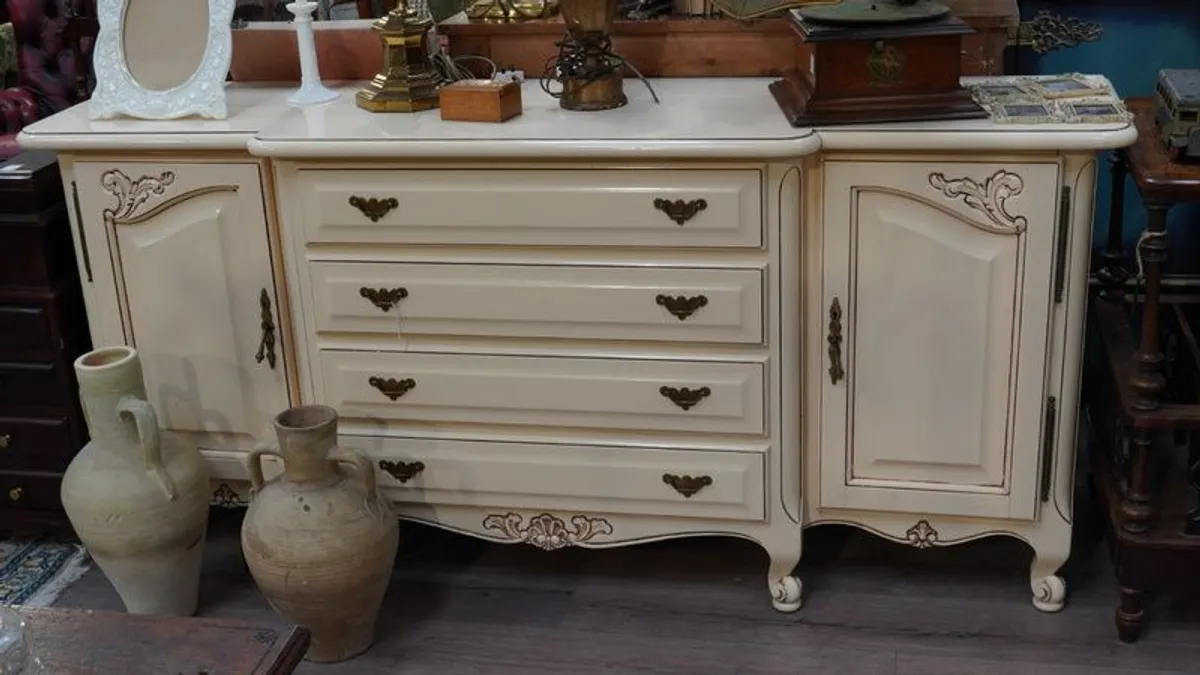 Elegant Vintage Sideboard with Ornate Detailing - Image 2