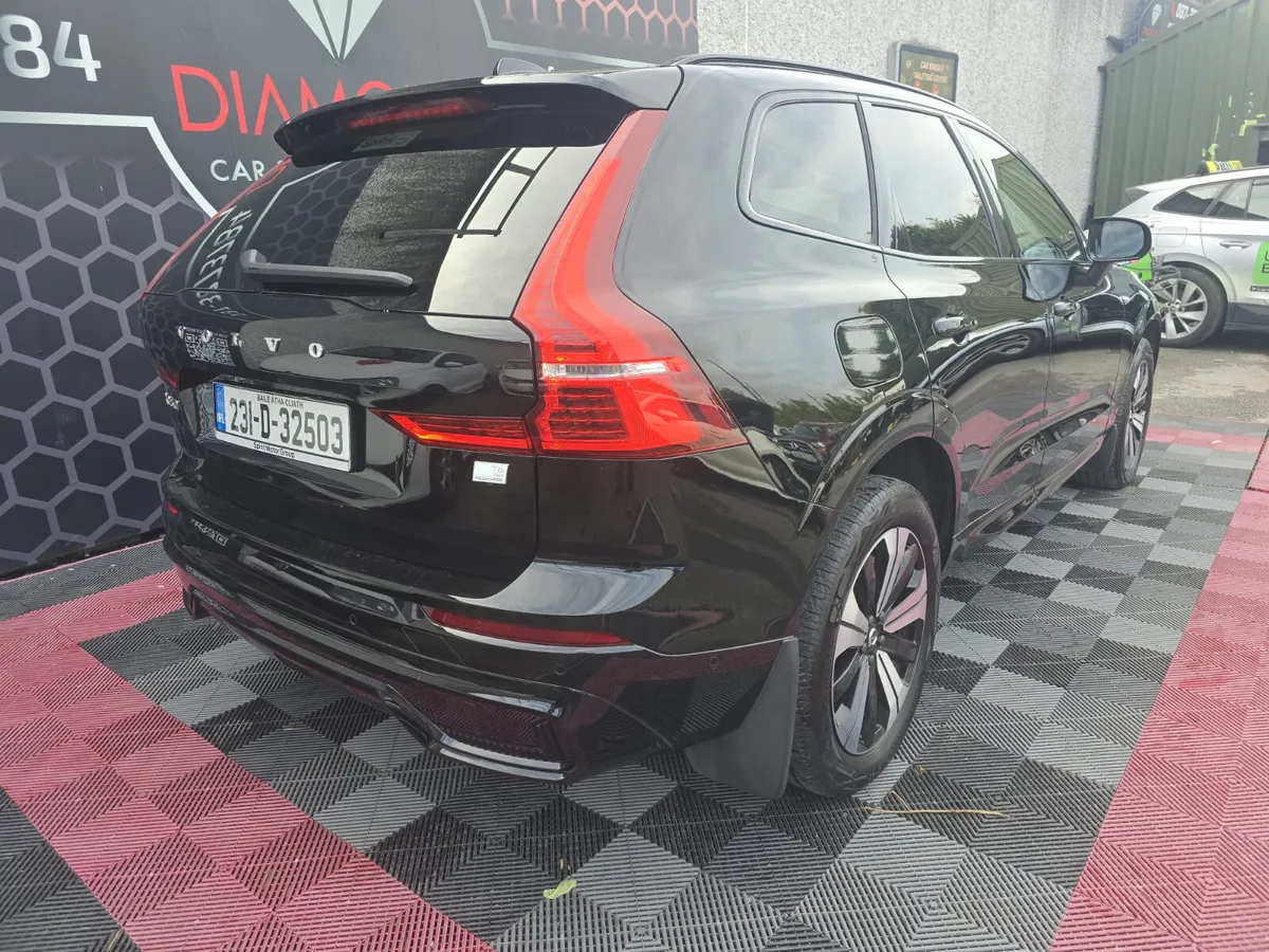 2023 VOLVO XC60 T6 PHEV PLUS DARK - Image 4