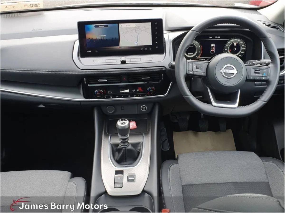 Nissan QASHQAI 1.3 PET Mild Hybrid SV Premium - Image 3