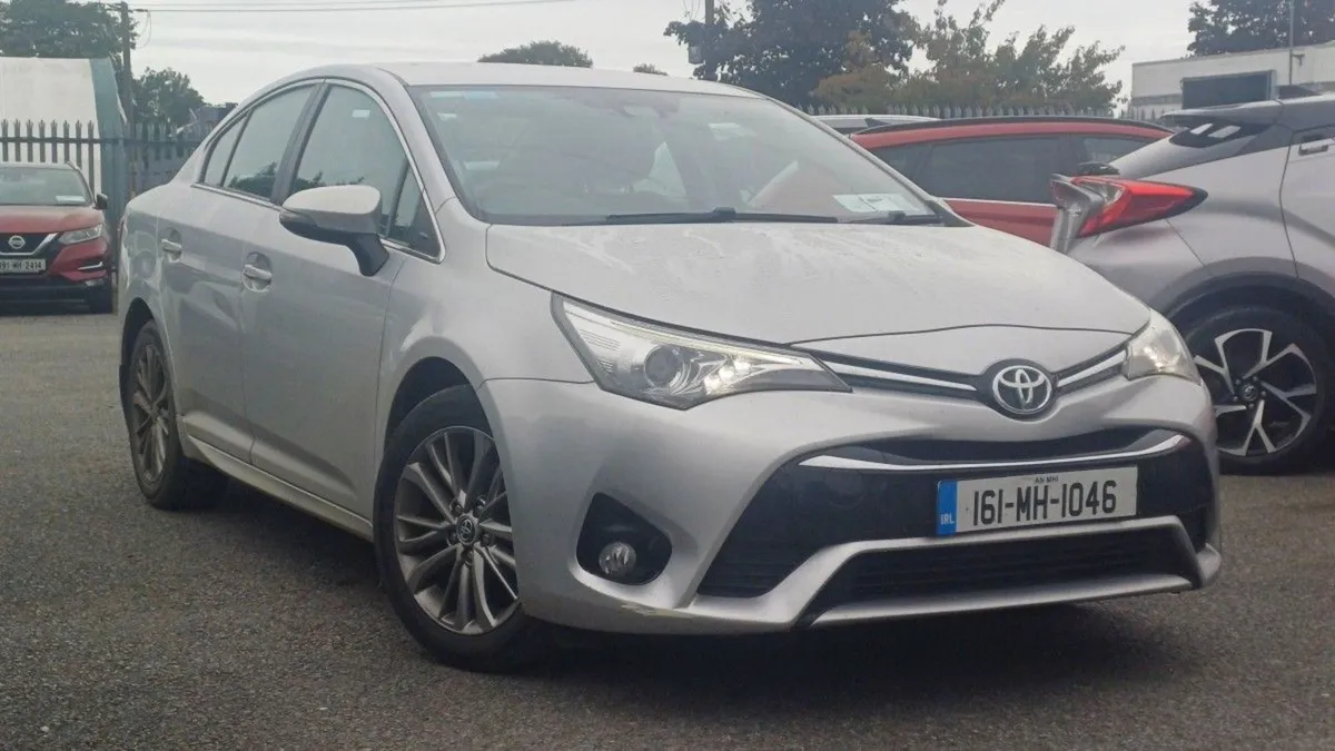 Toyota Avensis 1.6 D-4d Luna Navi Saloon - Image 1