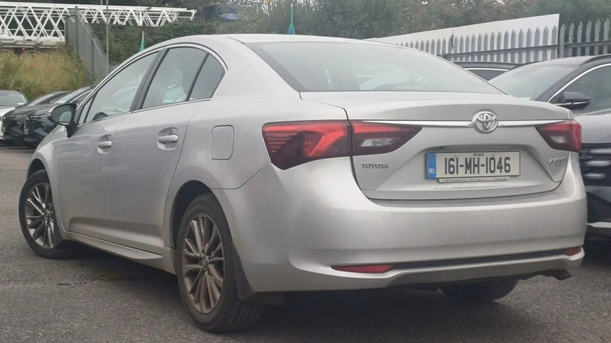 Toyota Avensis 1.6 D-4d Luna Navi Saloon - Image 4
